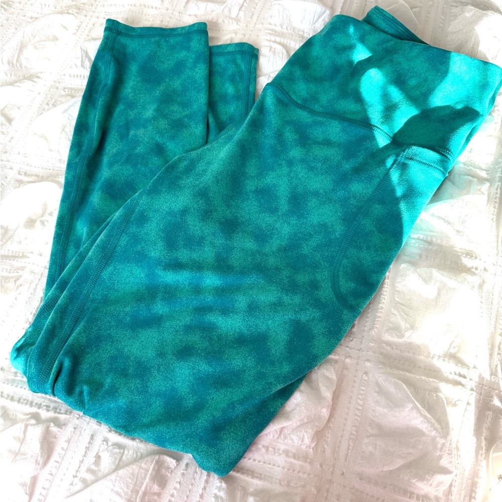 Under Armour Teal Patterned Leggings. Large